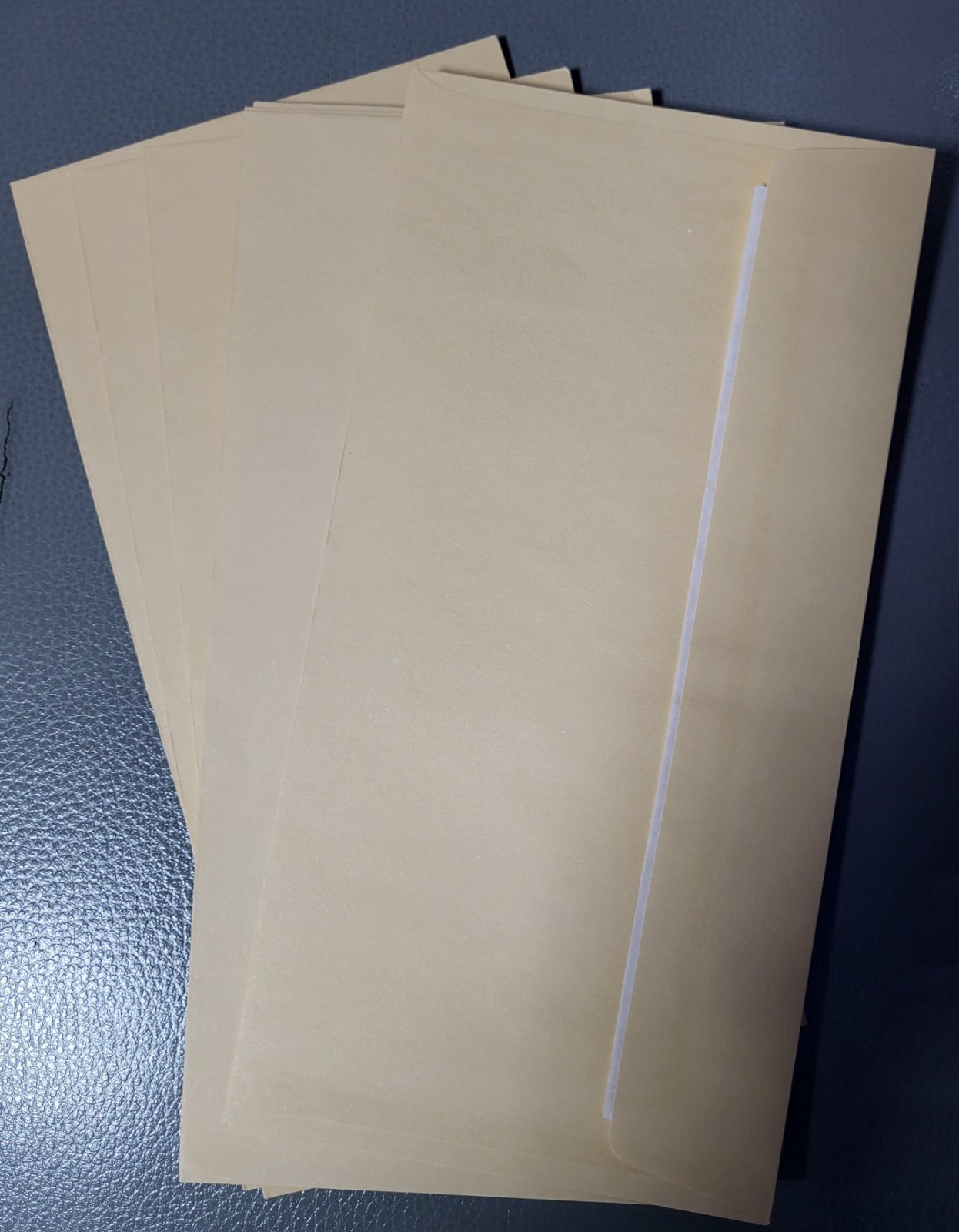 Конверт 110*220 мм с липким слоем 80 г/м2 кремовый, 2240кр