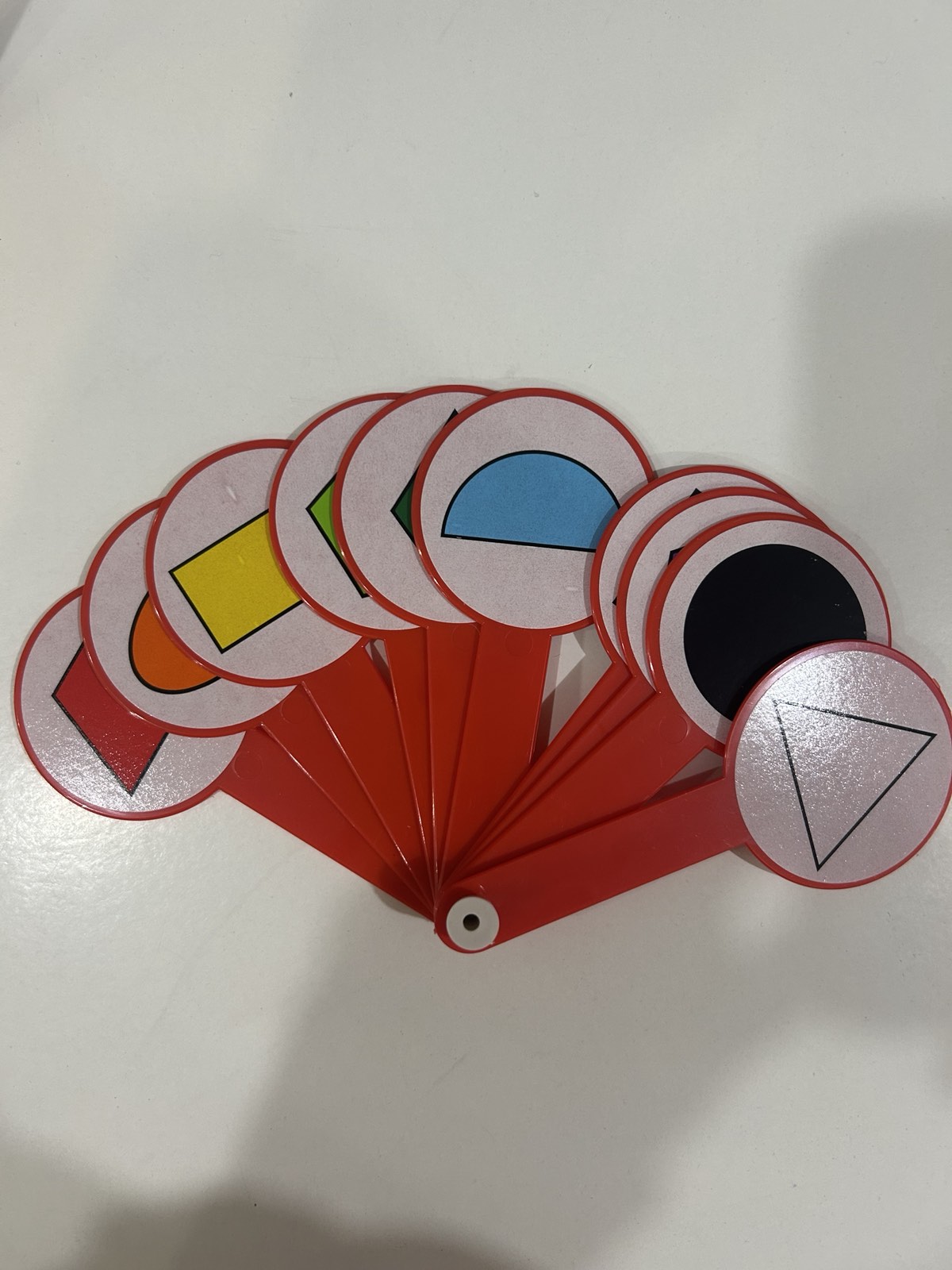 Веер цвета и геометр фигур