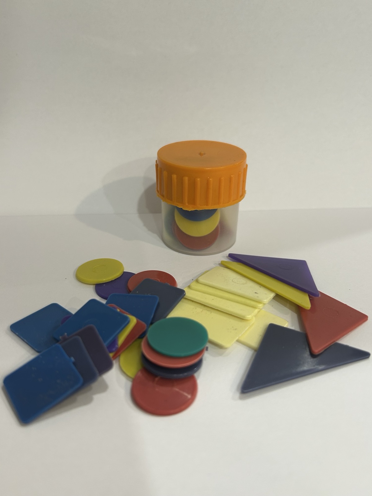 Геометрические фигуры в банке