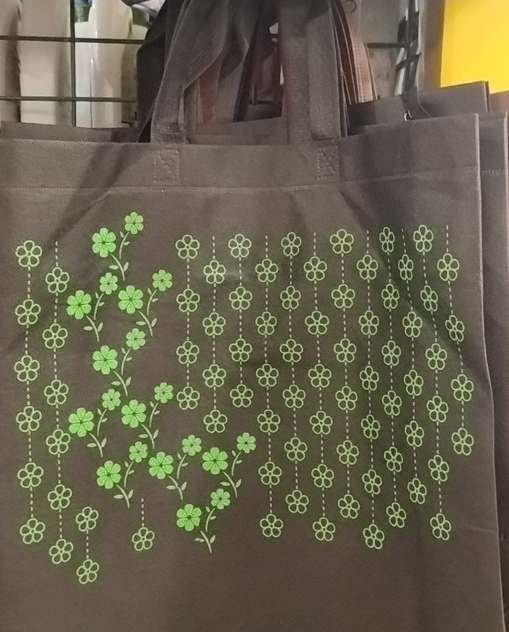 Еко- Сумка ВОХ  з ручками і блискавкою Сакура; 385-320-120; 85 гр / м кв.;Чорний