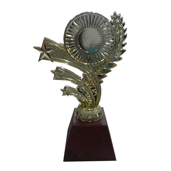 Статуэтка Венок со звездой 12см с деревянной основой 60*40мм