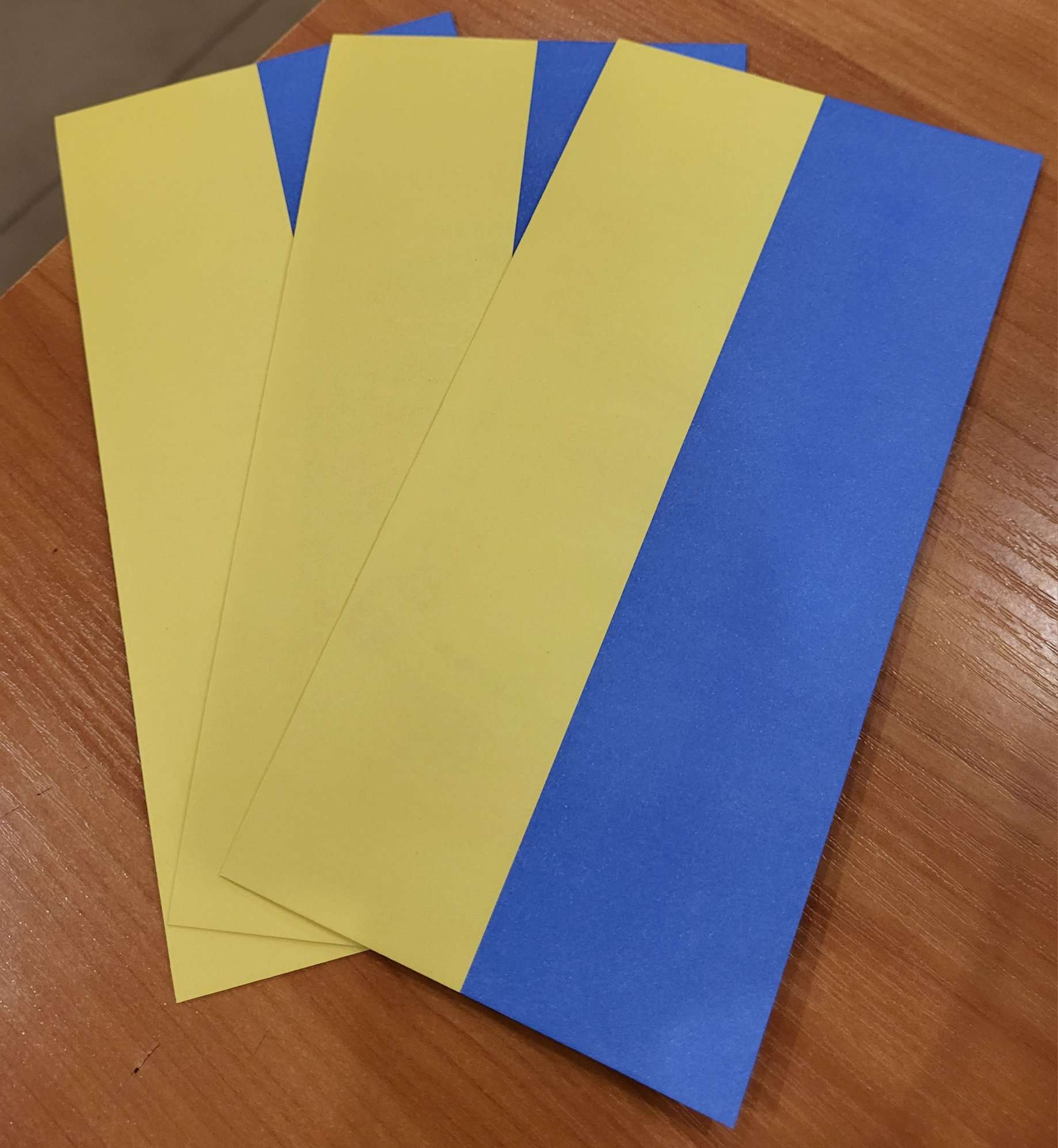 Конверт 110*220 мм з  липким прошарком 80 г/м2 микс жовто-синій